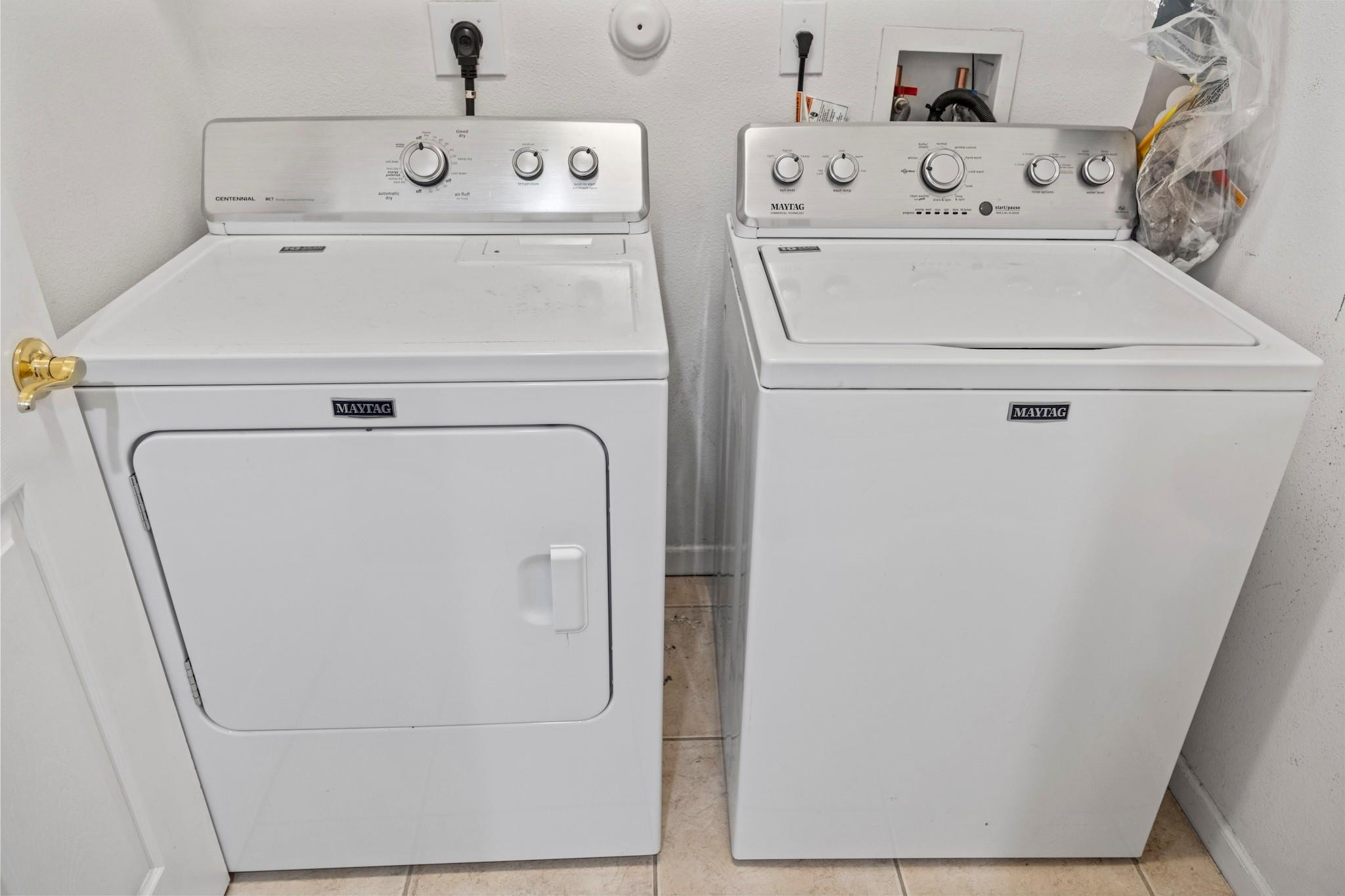 COUNTRY WESTERN STORE - Residential