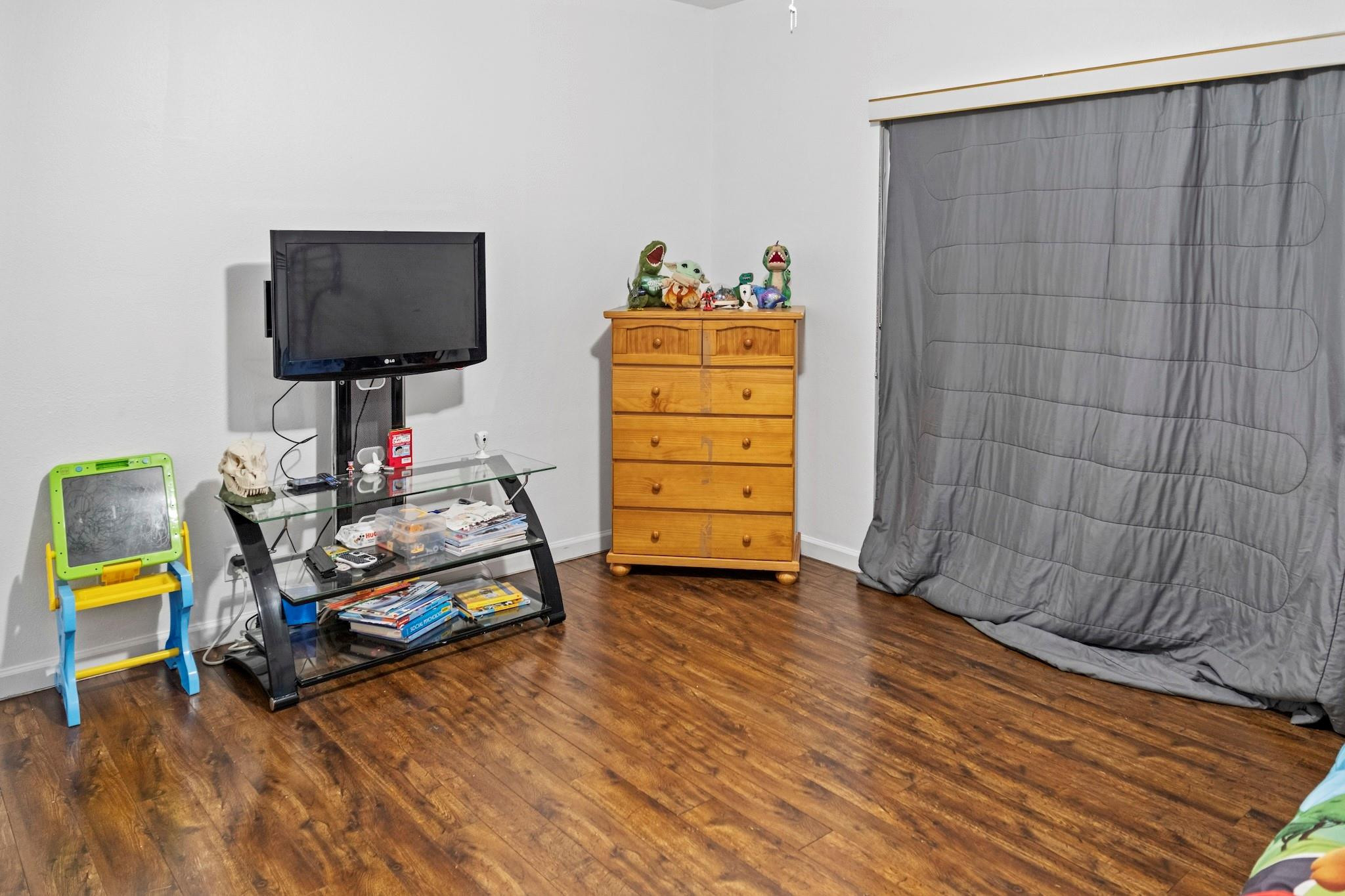 COUNTRY WESTERN STORE - Residential