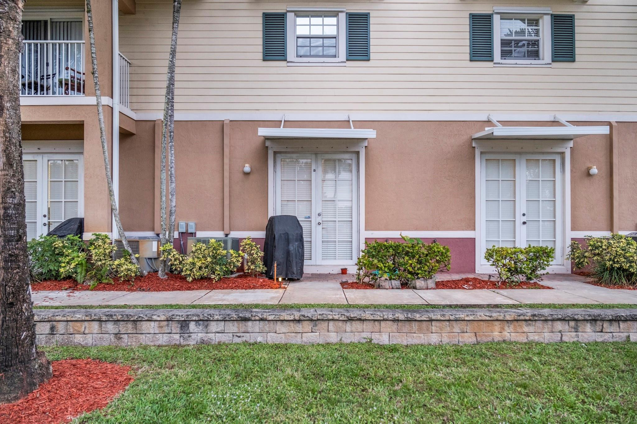 4609 SW 75th Way 4609