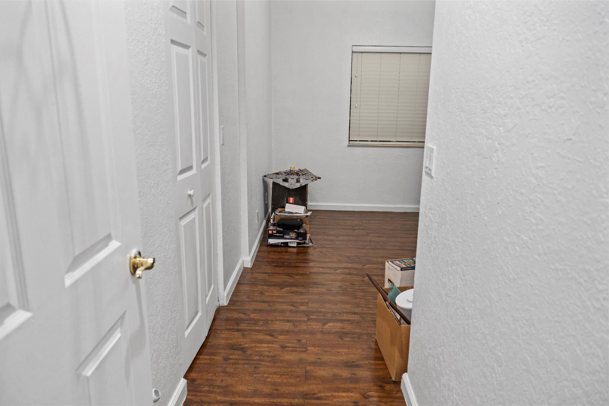 COUNTRY WESTERN STORE - Residential