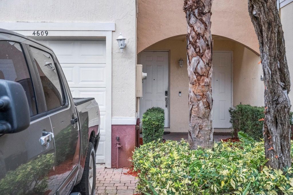 Photo of 4609 SW 75th Way #4609, Davie, FL 33314 (MLS # F10548830)