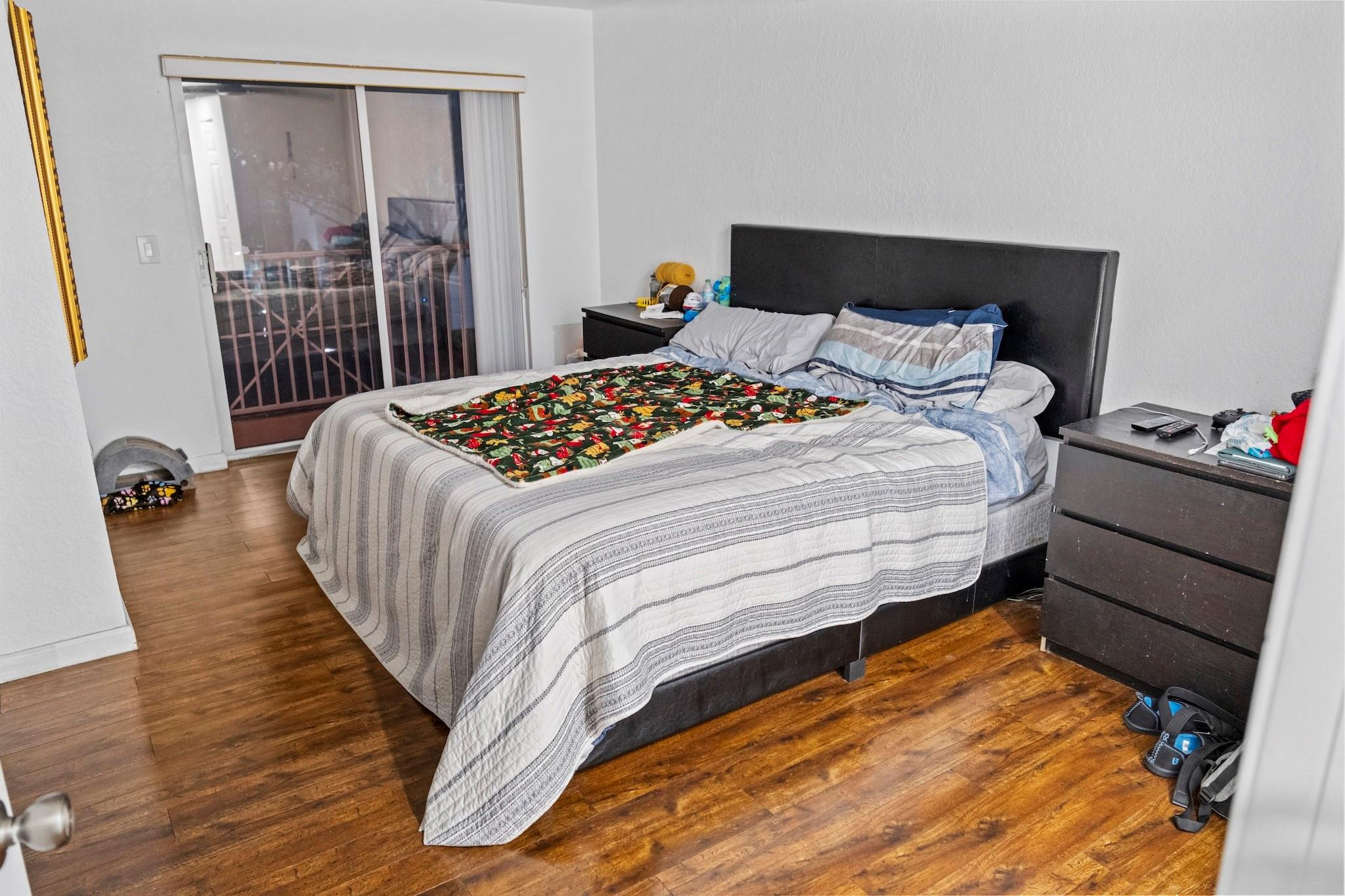 COUNTRY WESTERN STORE - Residential