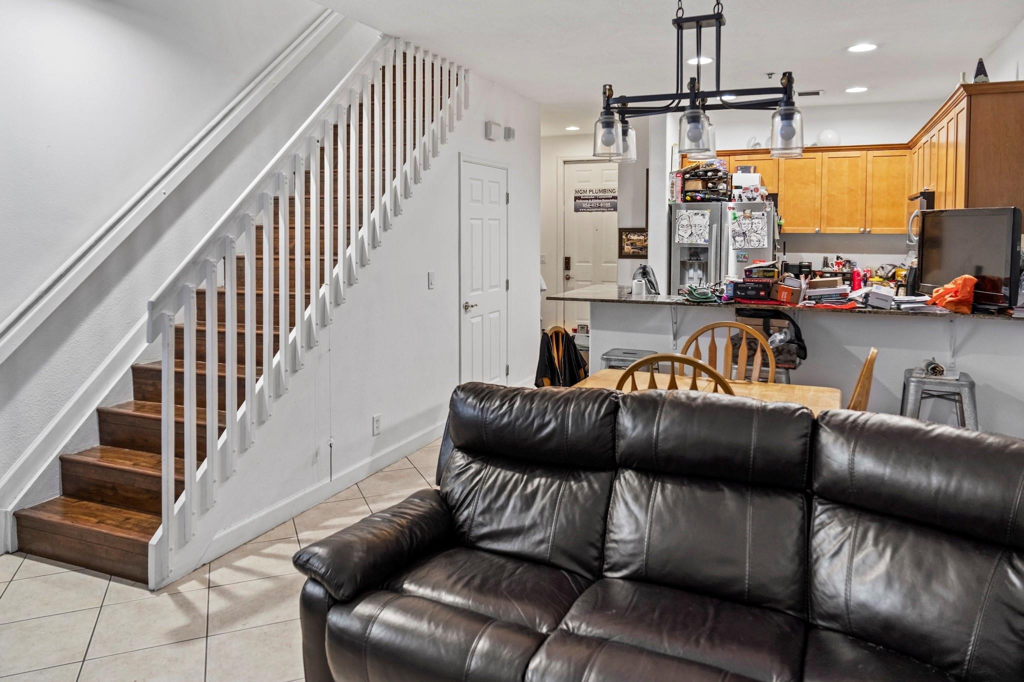 COUNTRY WESTERN STORE - Residential