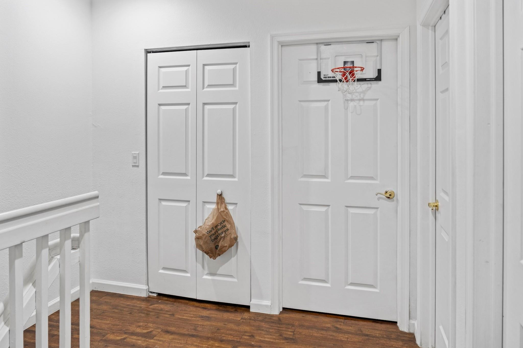 COUNTRY WESTERN STORE - Residential