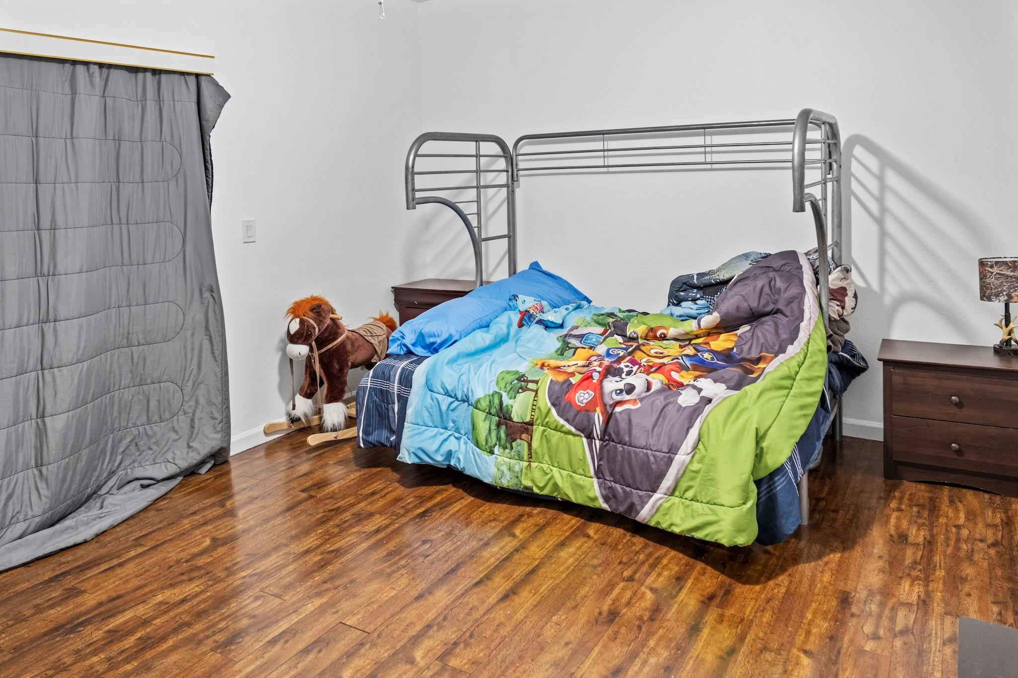 COUNTRY WESTERN STORE - Residential