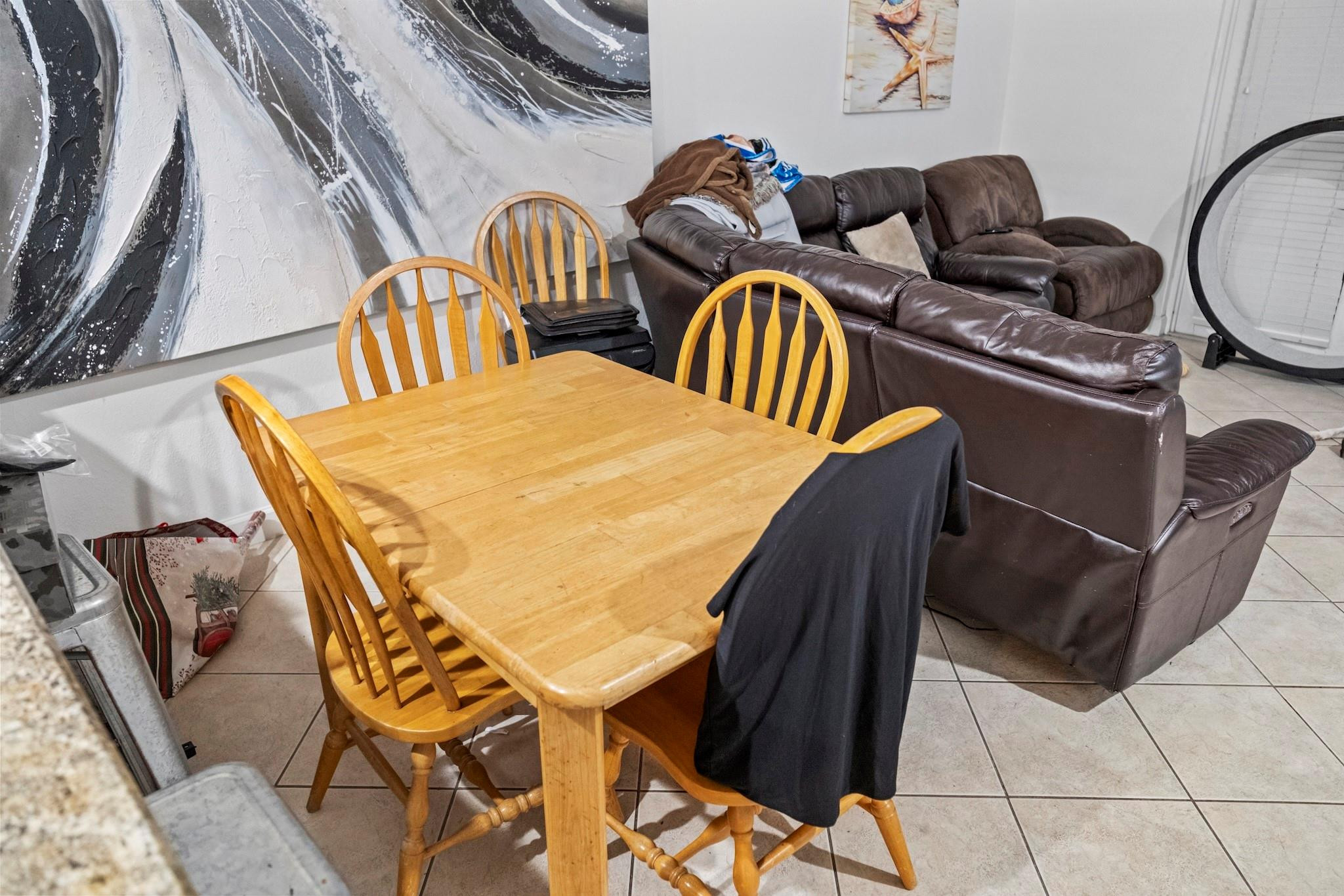 COUNTRY WESTERN STORE - Residential