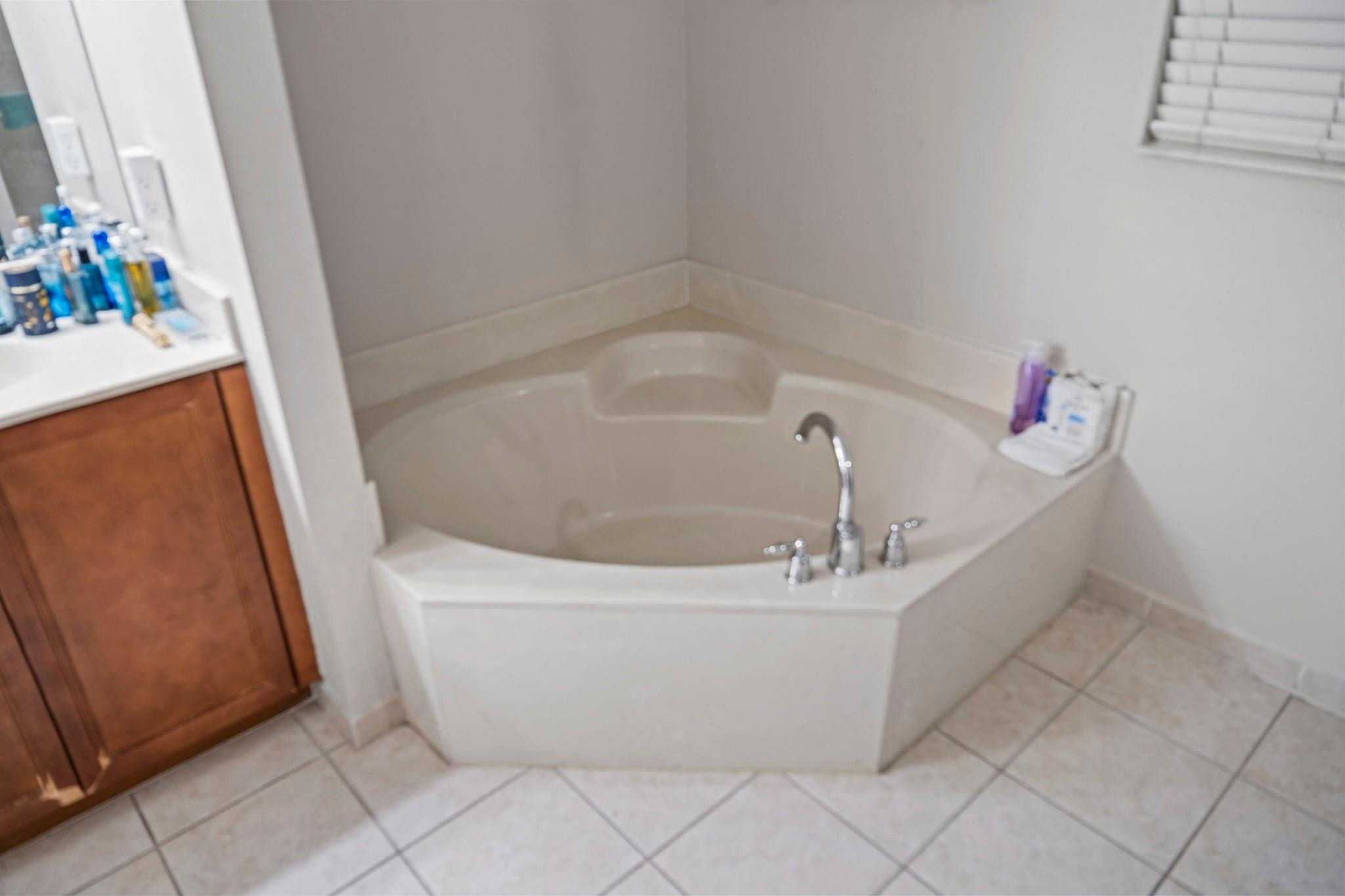 COUNTRY WESTERN STORE - Residential