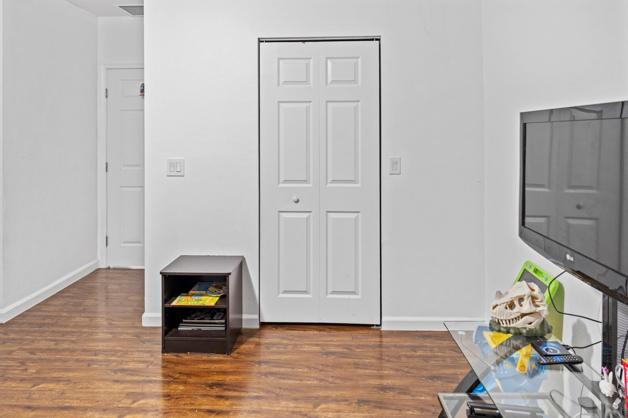 COUNTRY WESTERN STORE - Residential