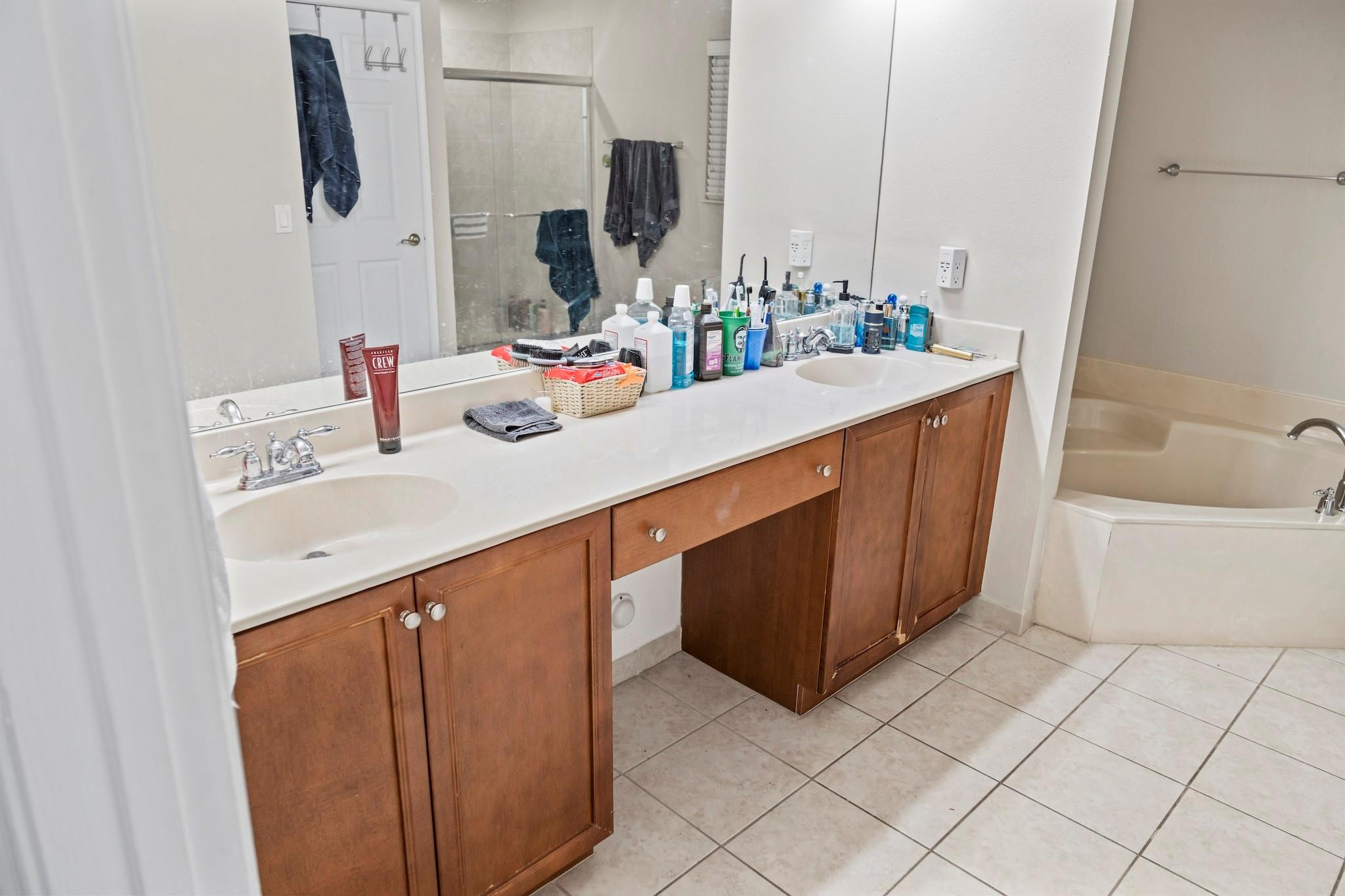 COUNTRY WESTERN STORE - Residential