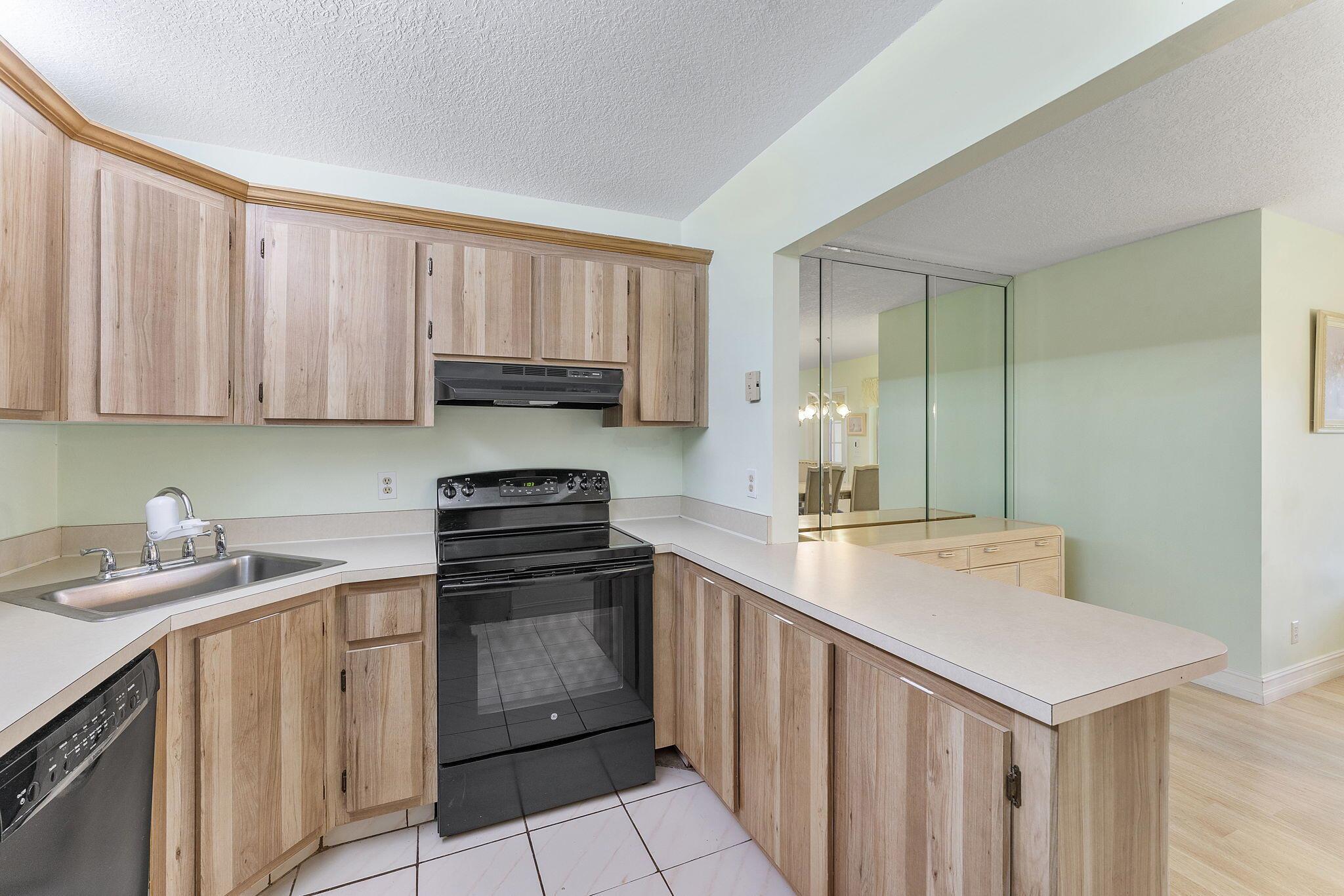 PINE RIDGE SOUTH III COND - Residential