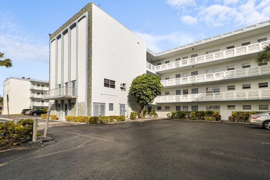 Photo of 4090 NW 42nd Avenue #309, Lauderdale Lakes, FL 33319 (MLS # F10535318)