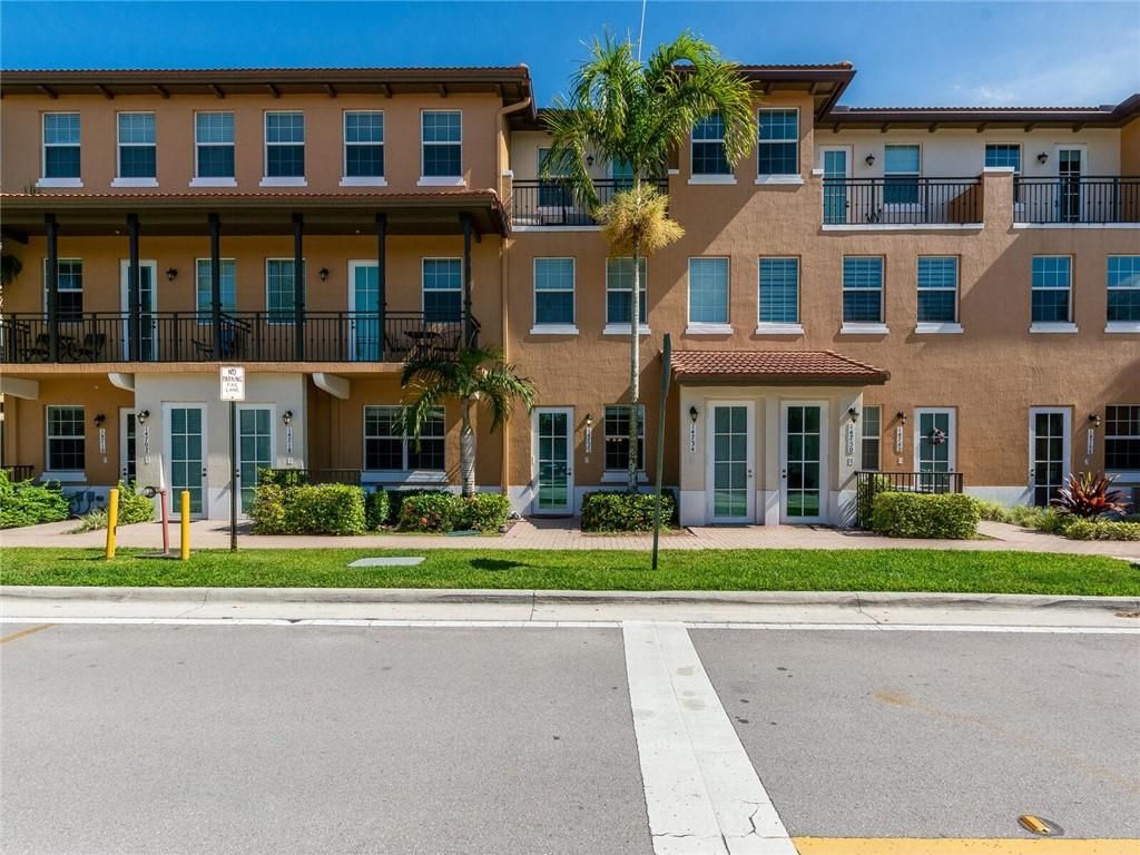 Photo of 14726 SW 10th St #10511, Pembroke Pines, FL 33027 (MLS # F10287935)