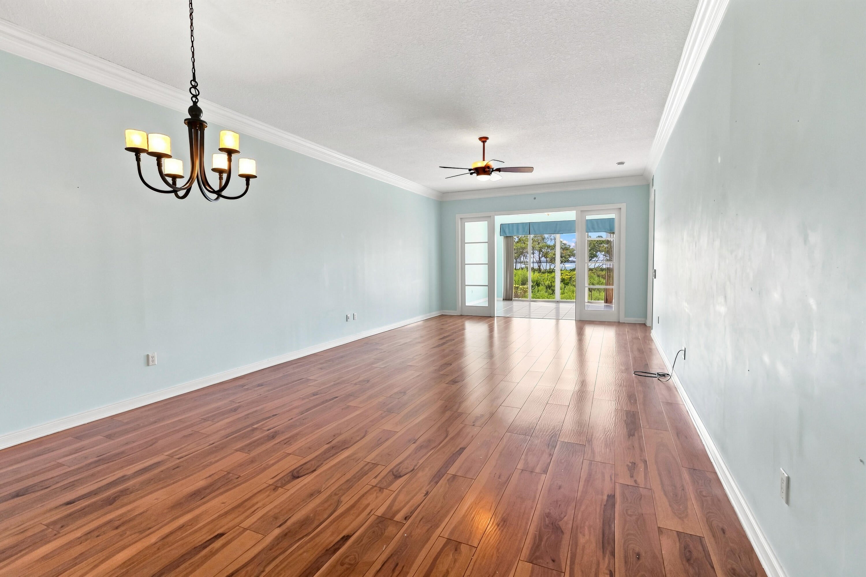 25 HARBOUR ISLE Drive W 104