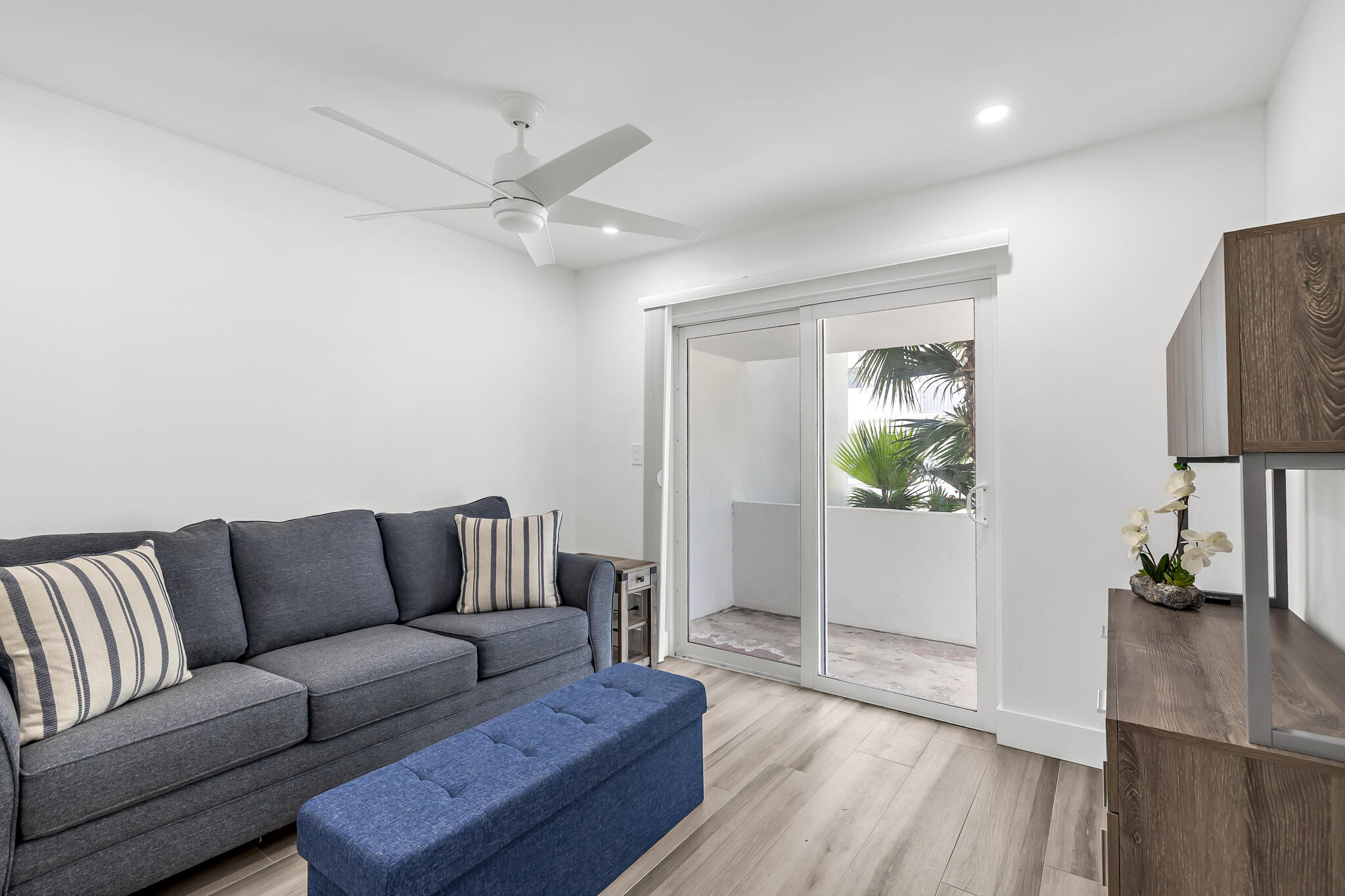 HARBOR'S EDGE - Residential