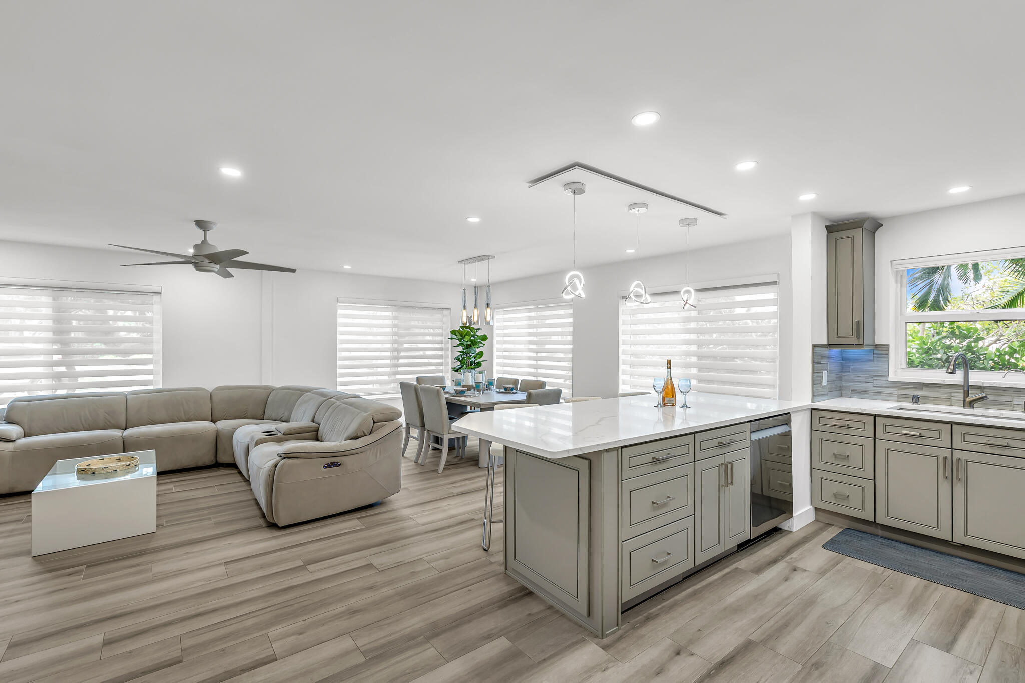 HARBOR'S EDGE - Residential