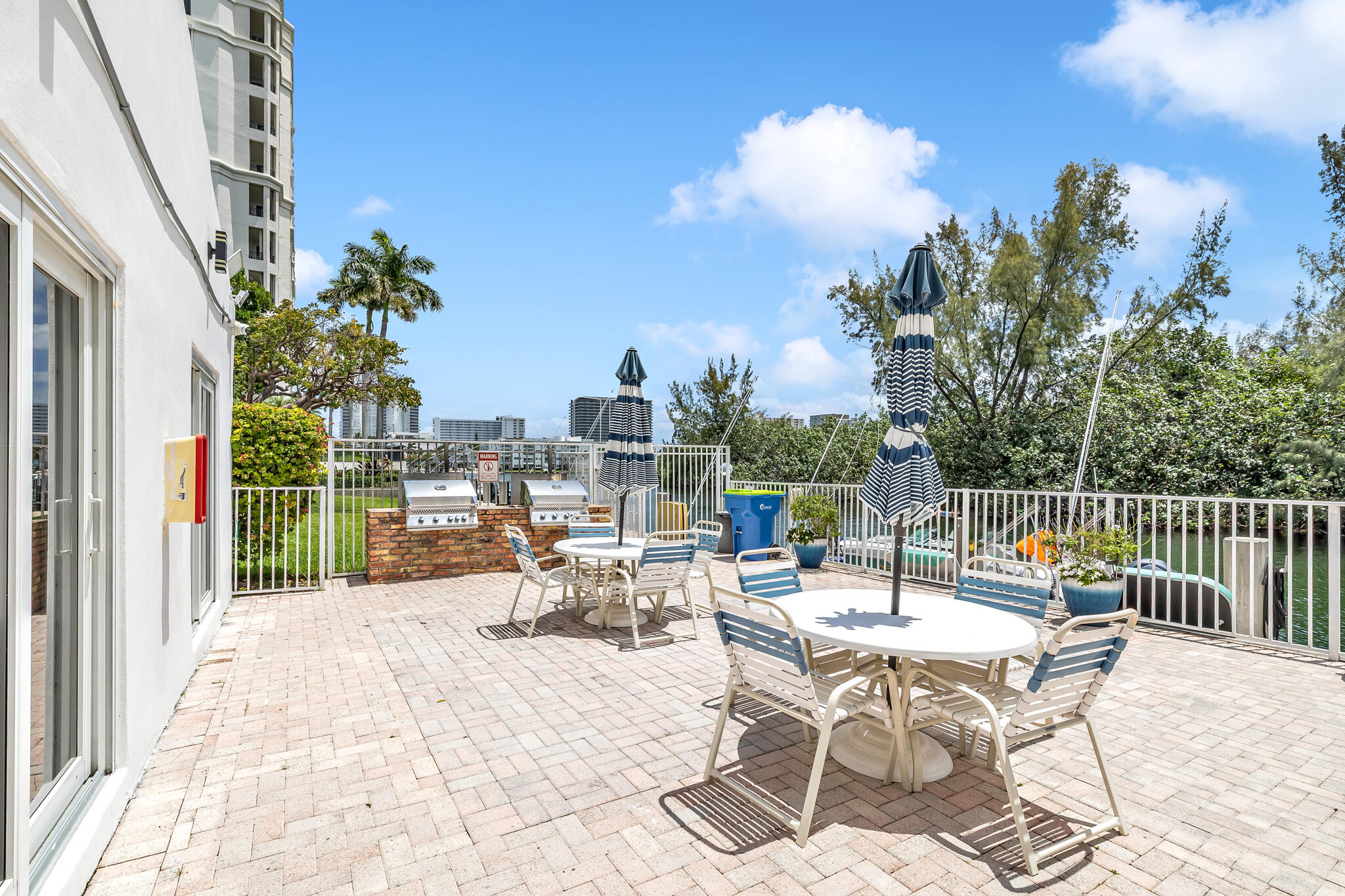 HARBOR'S EDGE - Residential