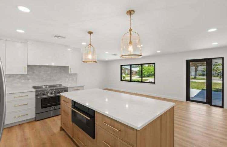 Photo of 128 W Norfolk Road, Jupiter, FL 33469 (MLS # B26056608)