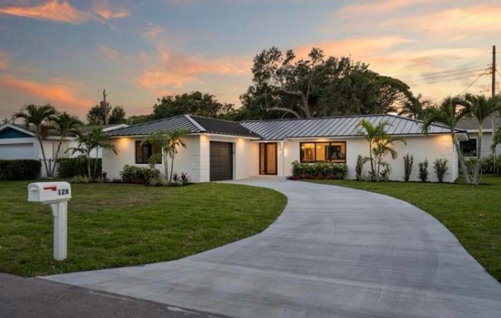 Photo of 128 W Norfolk Road, Jupiter, FL 33469 (MLS # B26056608)