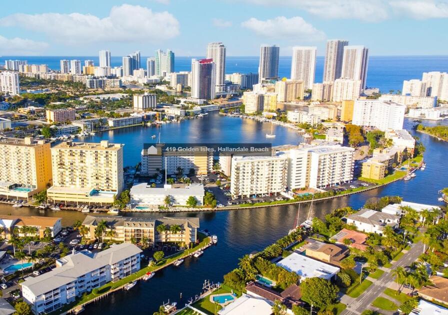 YORKDALES CARALLTON ISLE CONDO - Residential