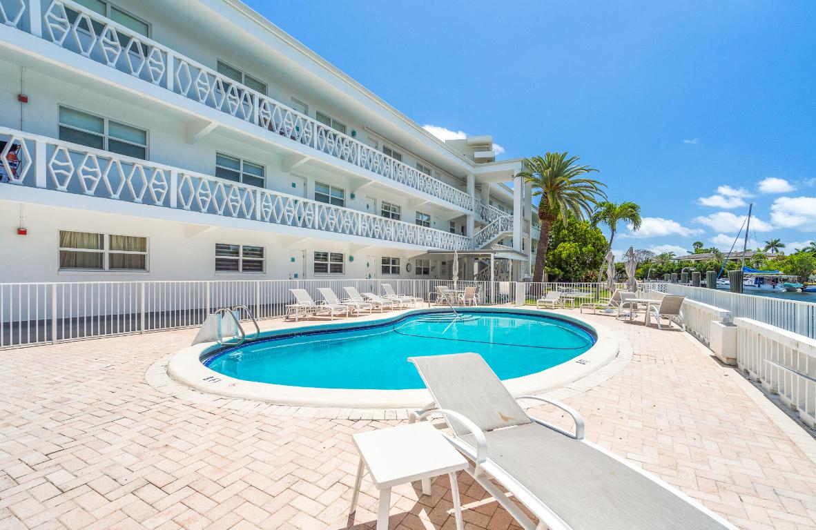 YORKDALES CARALLTON ISLE CONDO - Residential