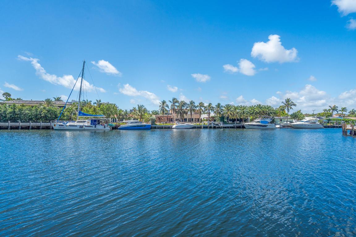 YORKDALES CARALLTON ISLE CONDO - Residential