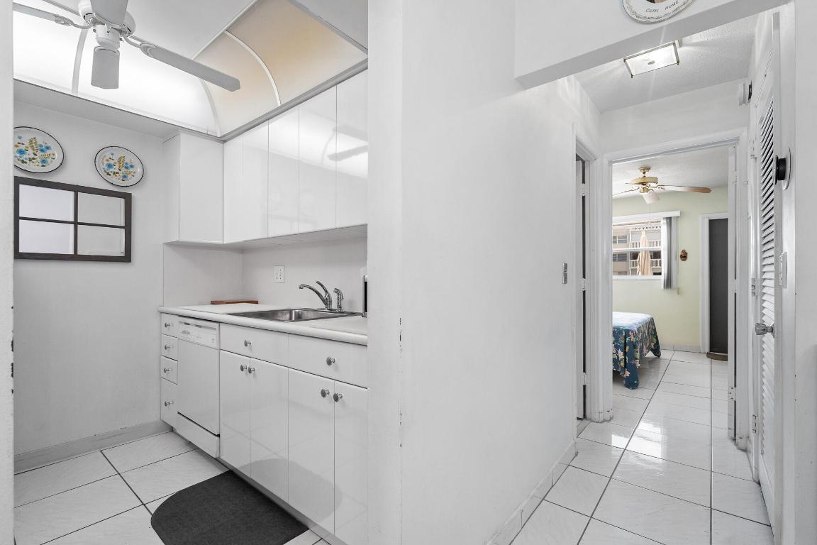 YORKDALES CARALLTON ISLE CONDO - Residential