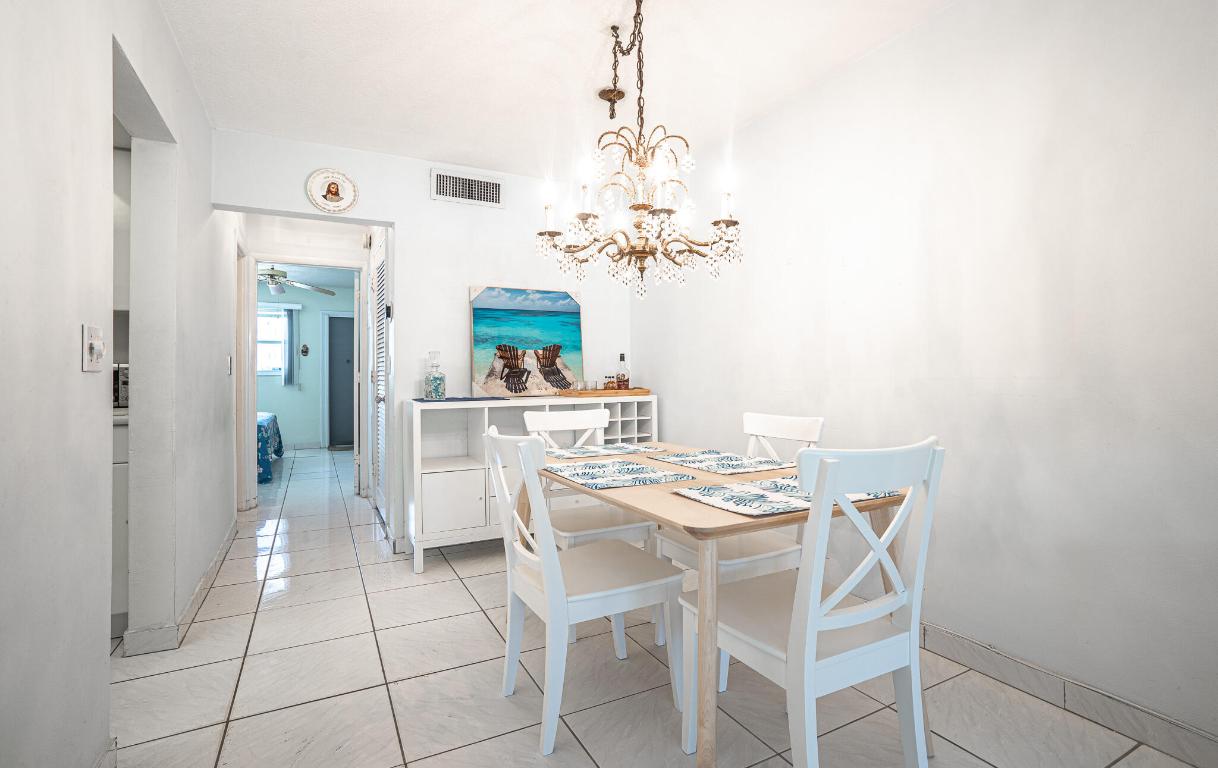 YORKDALES CARALLTON ISLE CONDO - Residential