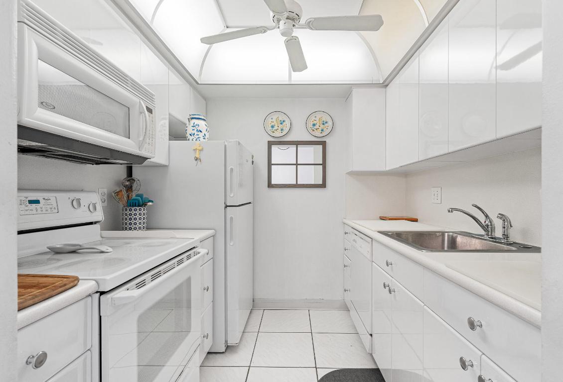 YORKDALES CARALLTON ISLE CONDO - Residential