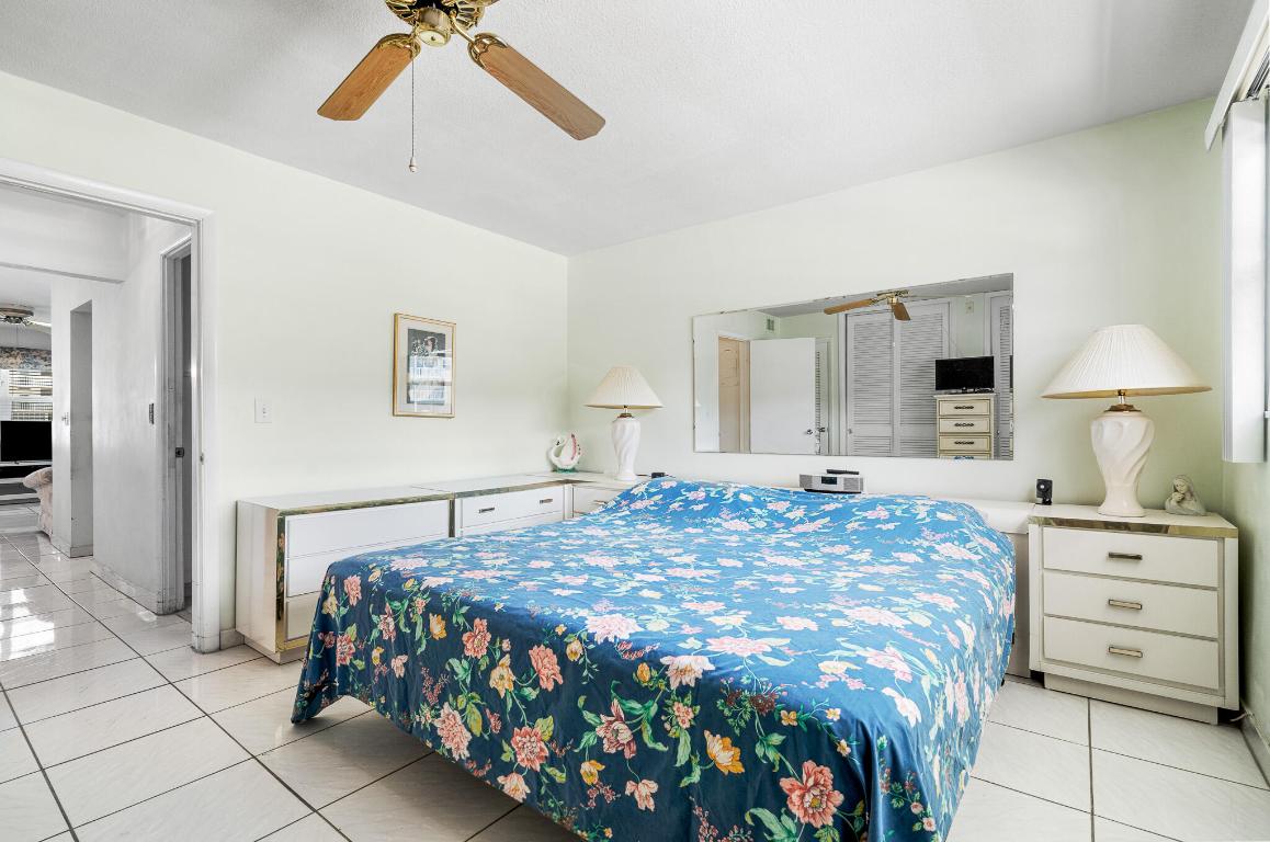 YORKDALES CARALLTON ISLE CONDO - Residential