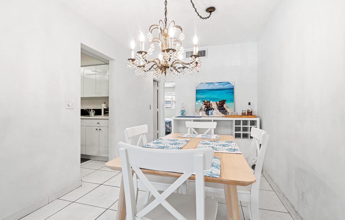 YORKDALES CARALLTON ISLE CONDO - Residential