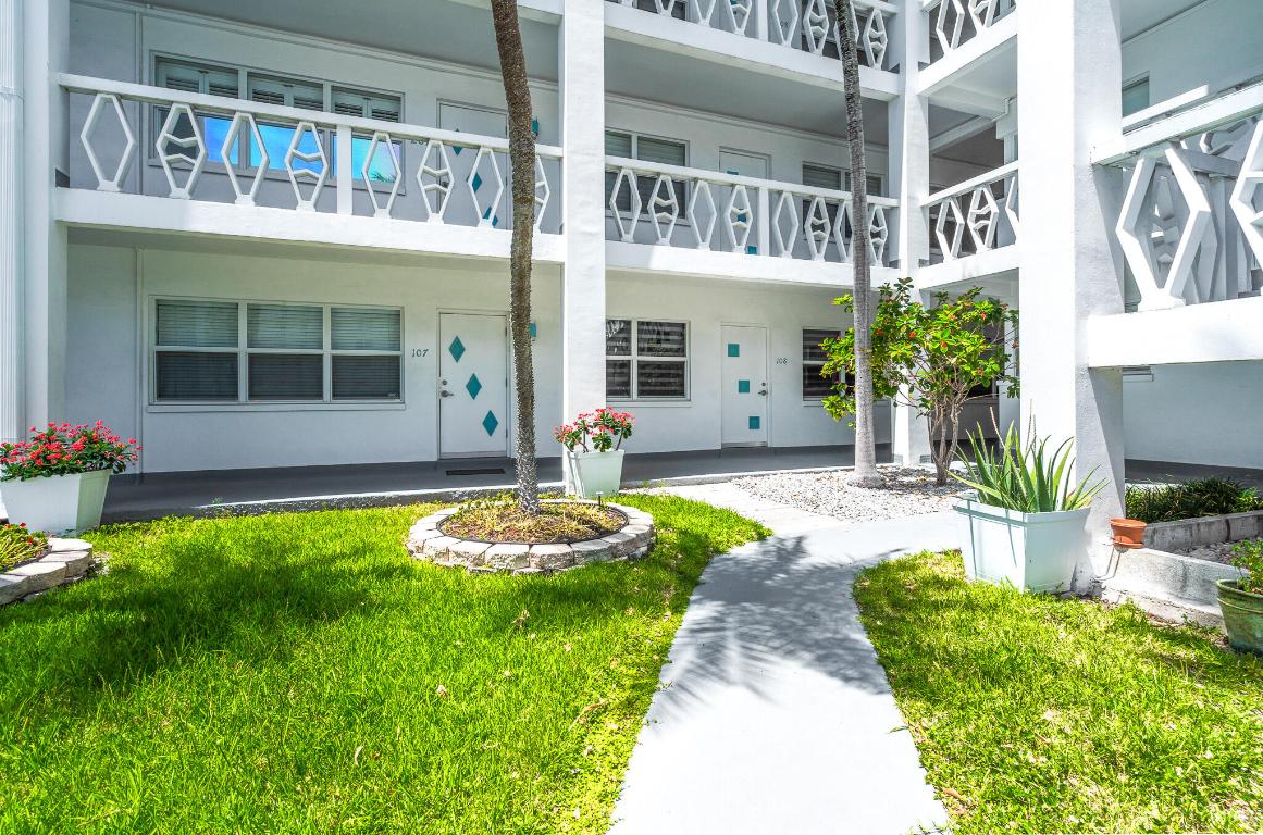 YORKDALES CARALLTON ISLE CONDO - Residential