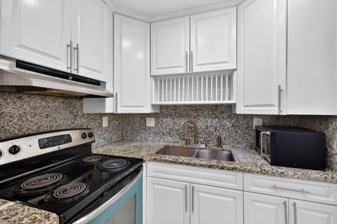 Tiny photo for 3040 NE 16th Avenue #110, Oakland Park, FL 33334 (MLS # B26074867)