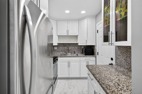 Tiny photo for 3040 NE 16th Avenue #110, Oakland Park, FL 33334 (MLS # B26074867)
