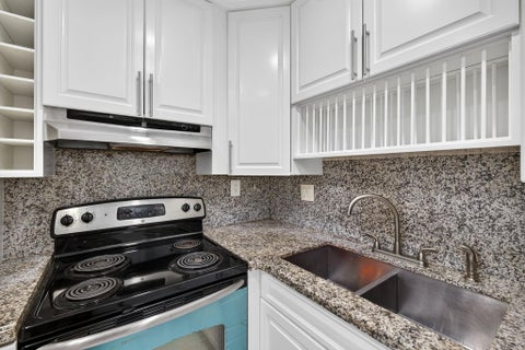 Tiny photo for 3040 NE 16th Avenue #110, Oakland Park, FL 33334 (MLS # B26074867)