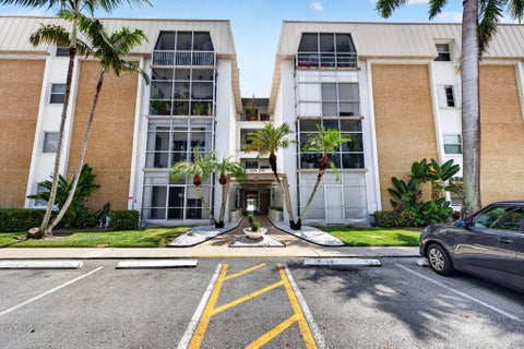 Photo of 3040 NE 16th Avenue #110, Oakland Park, FL 33334 (MLS # B26074867)