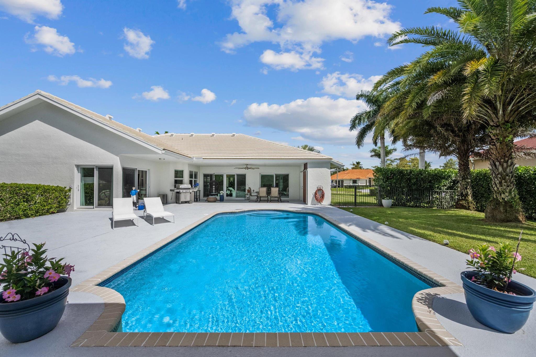 MEADOW WOOD OF THE LANDIN - Residential