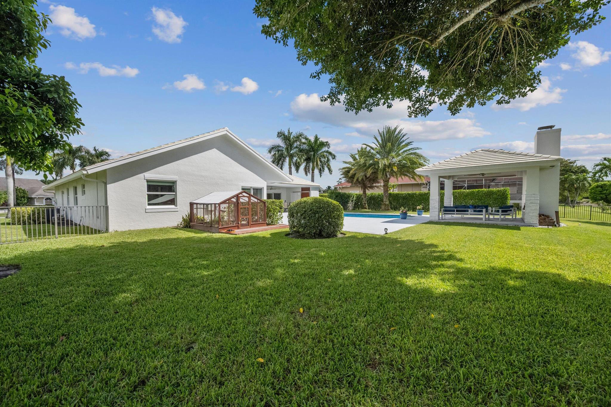 MEADOW WOOD OF THE LANDIN - Residential