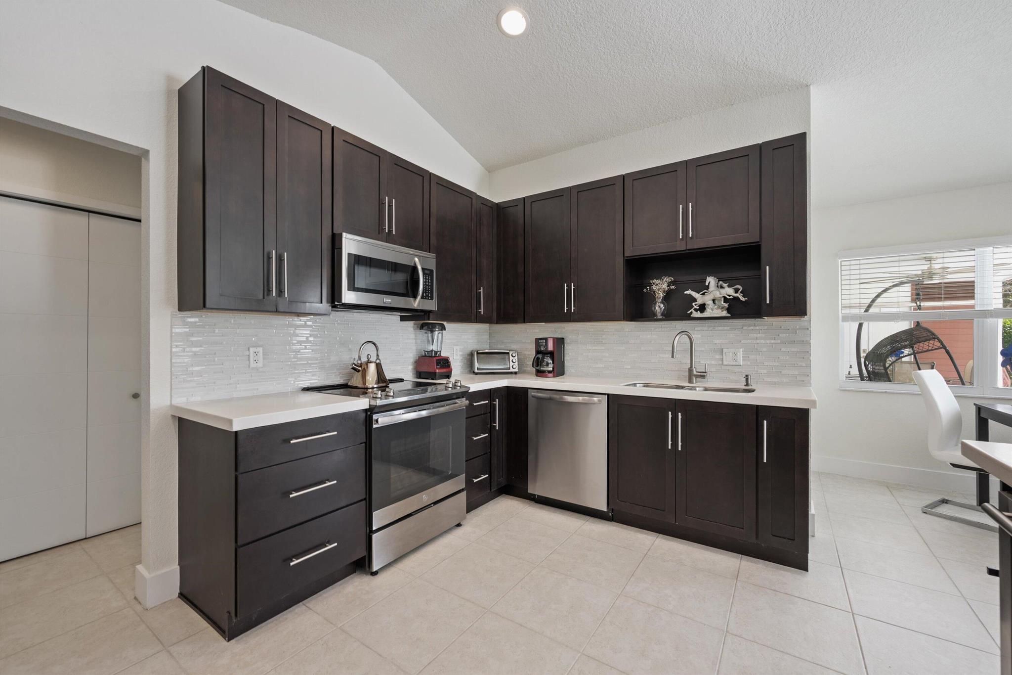 MEADOW WOOD OF THE LANDIN - Residential