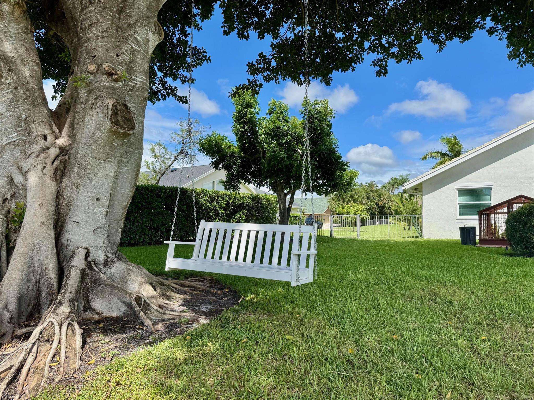 MEADOW WOOD OF THE LANDIN - Residential