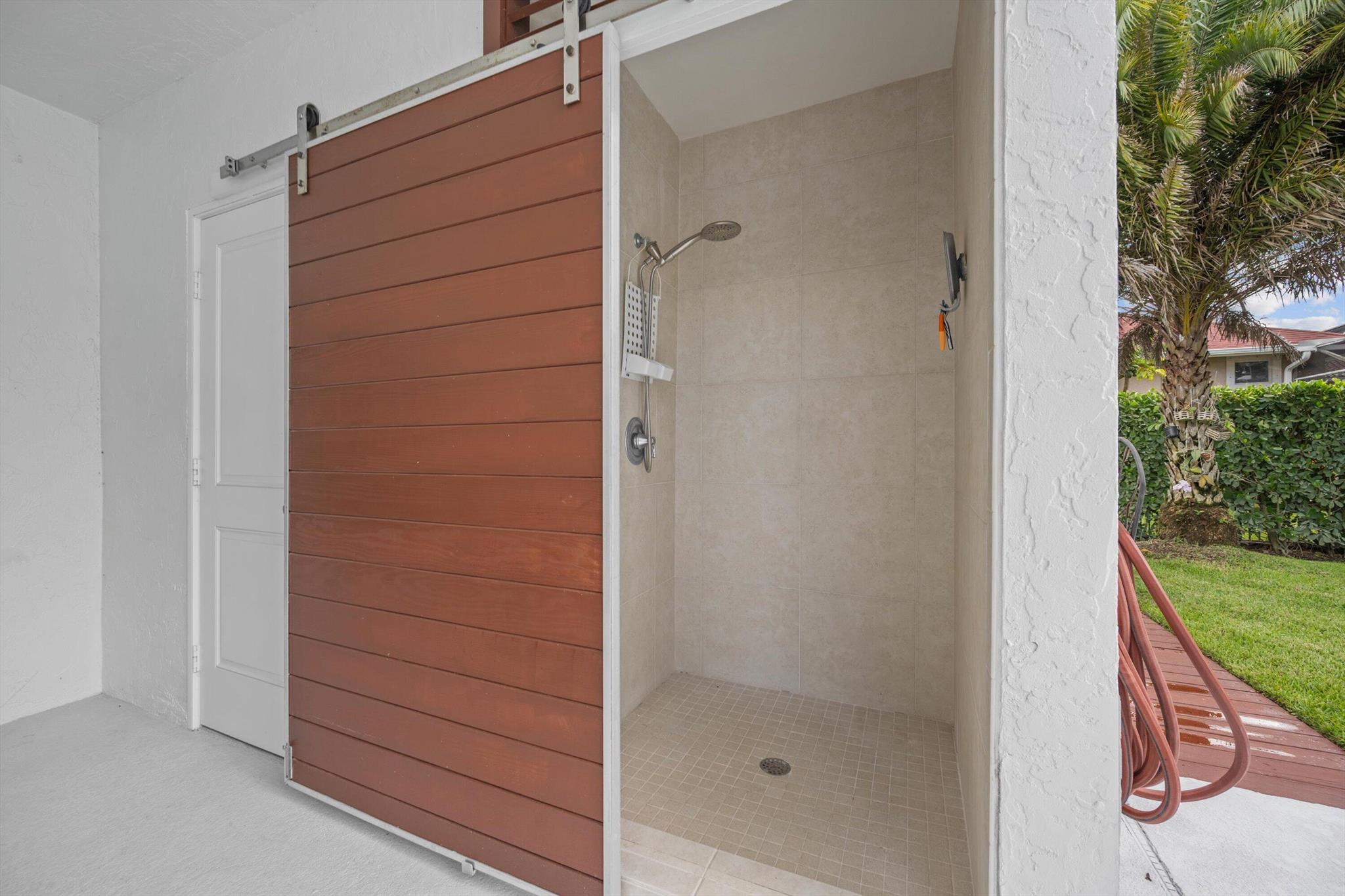 MEADOW WOOD OF THE LANDIN - Residential