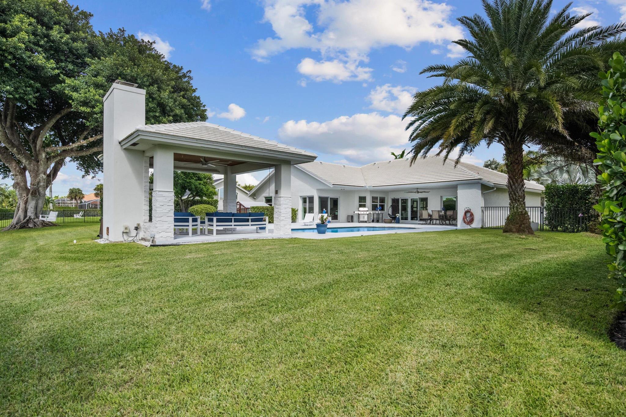 MEADOW WOOD OF THE LANDIN - Residential