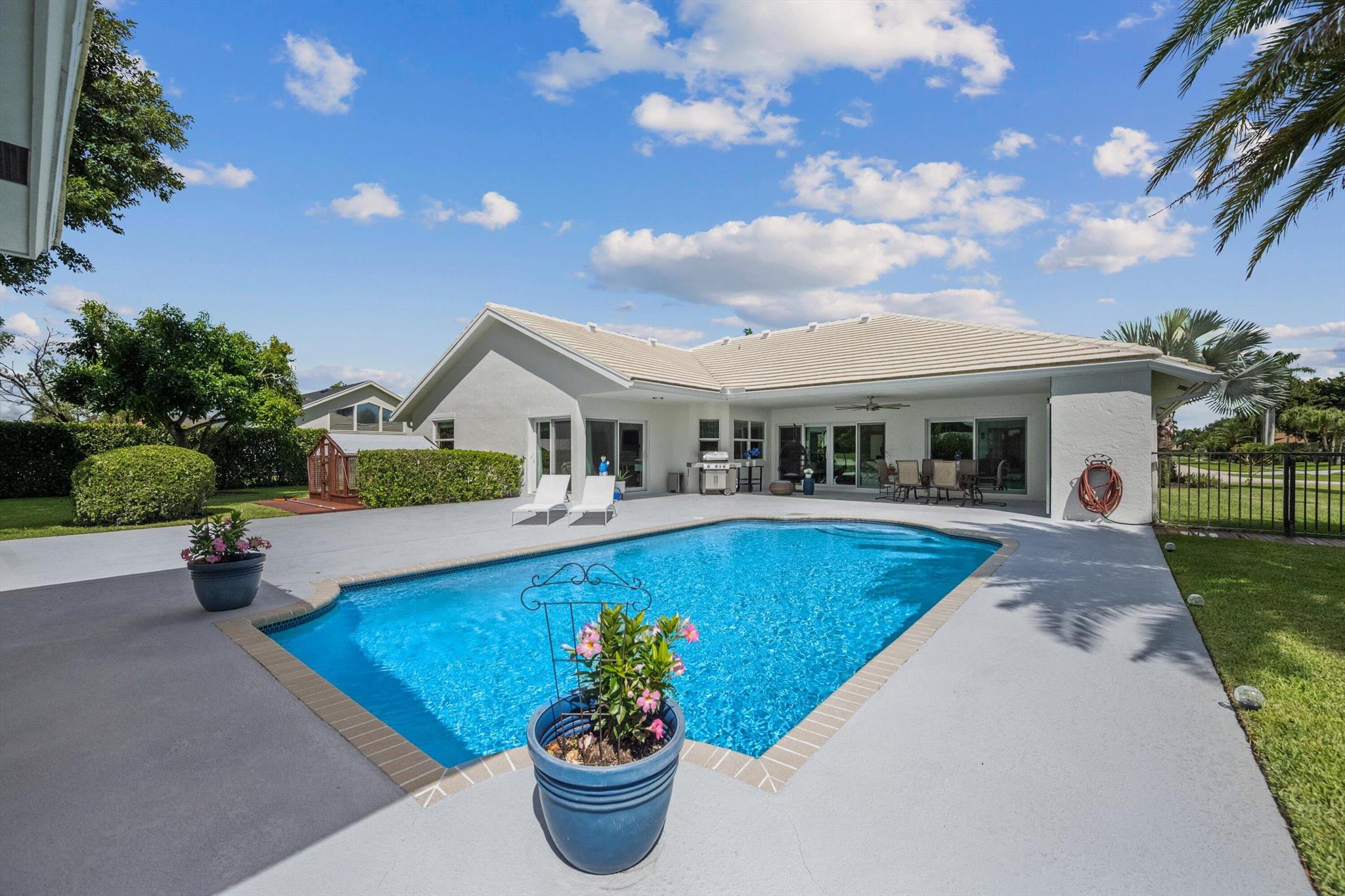 MEADOW WOOD OF THE LANDIN - Residential