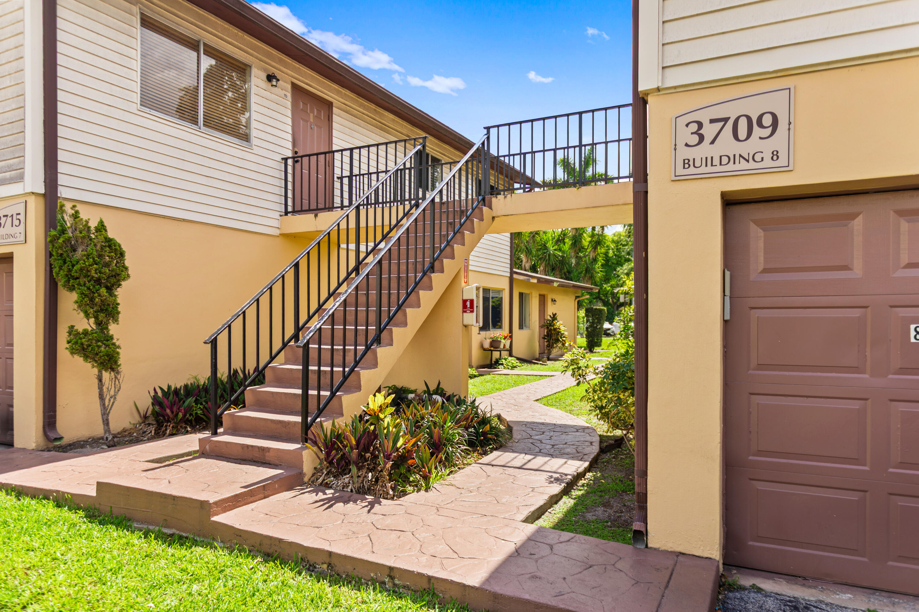 SPRINGTREE ESTATES SEC 1 CONDO - Residential