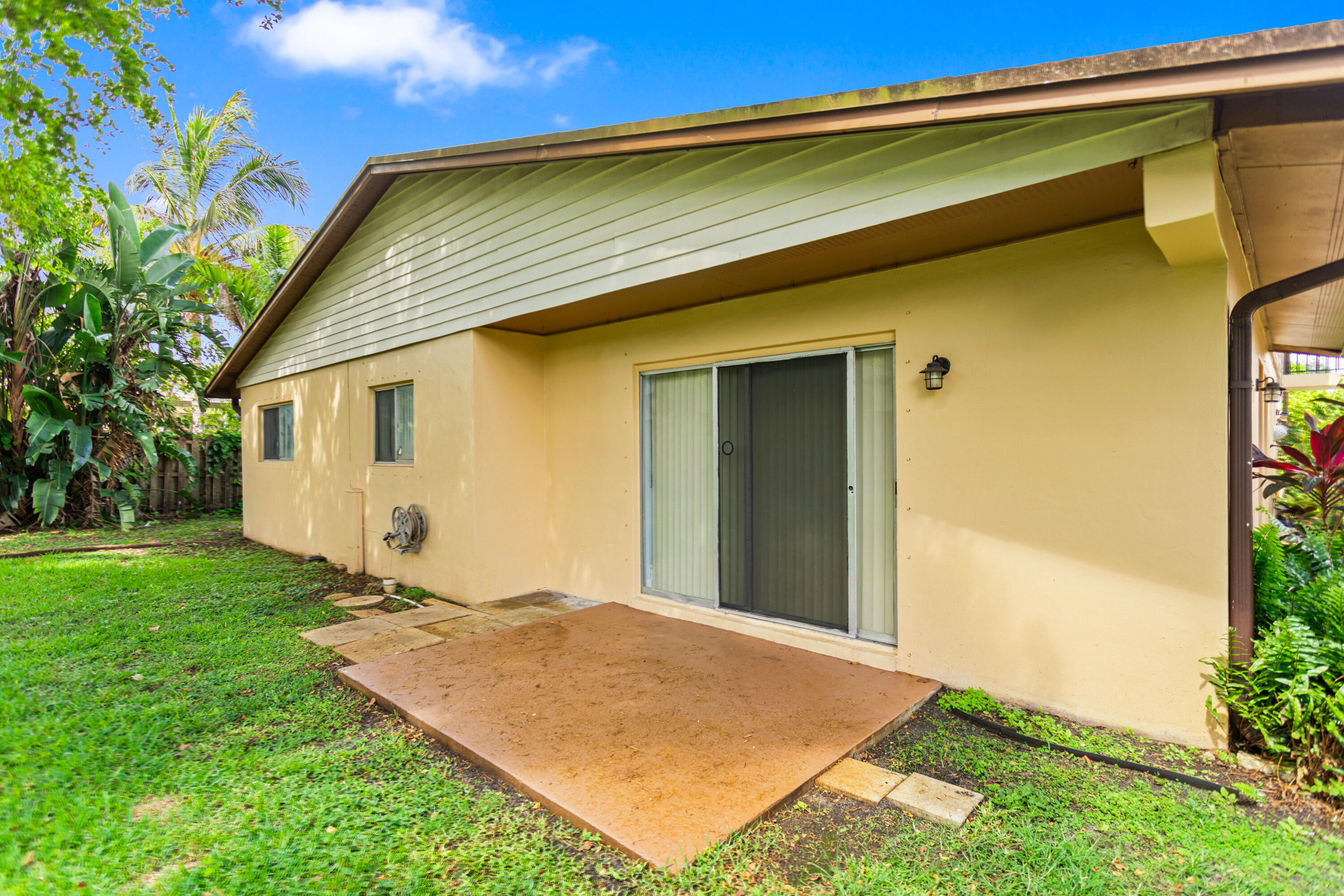 SPRINGTREE ESTATES SEC 1 CONDO - Residential