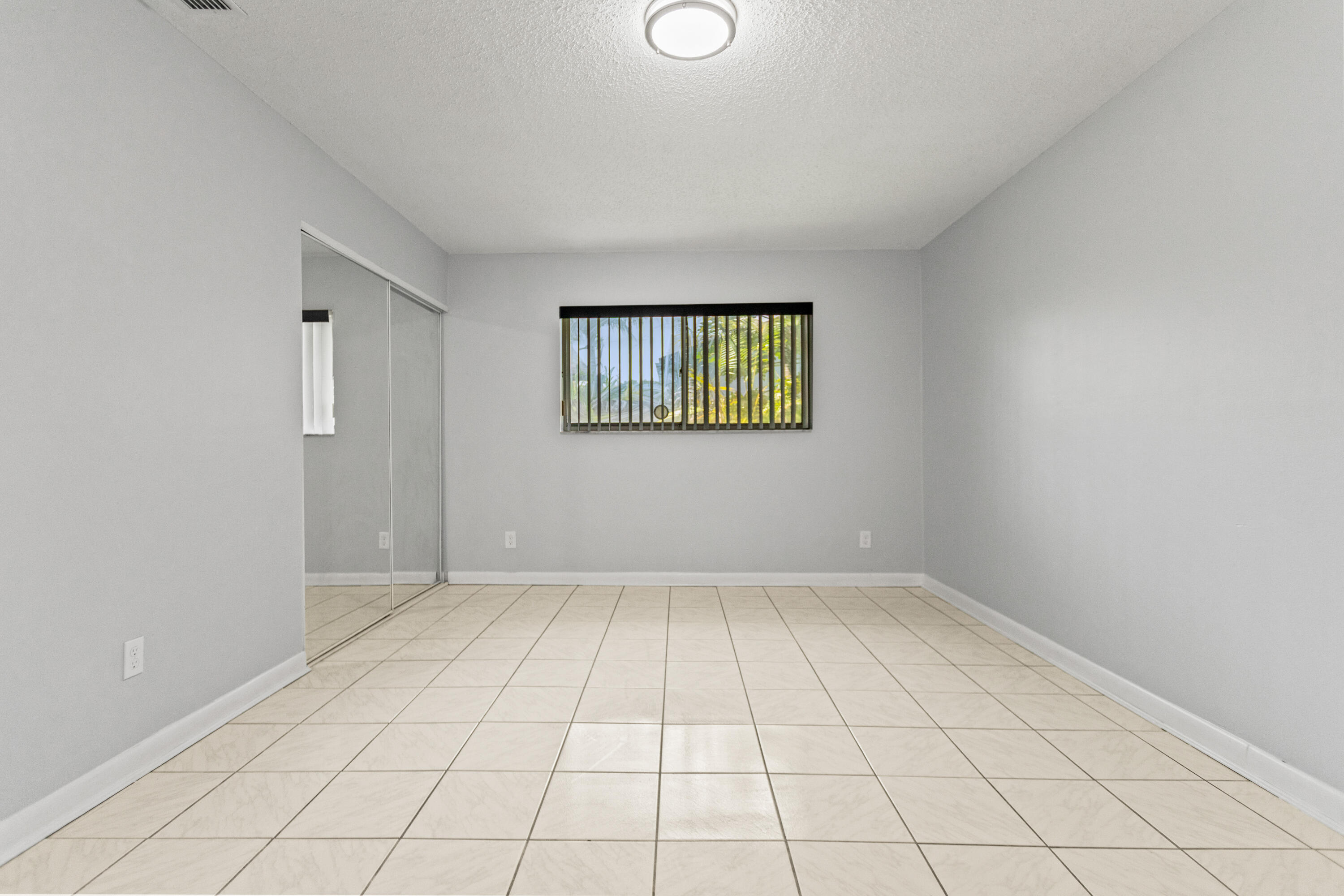 SPRINGTREE ESTATES SEC 1 CONDO - Residential