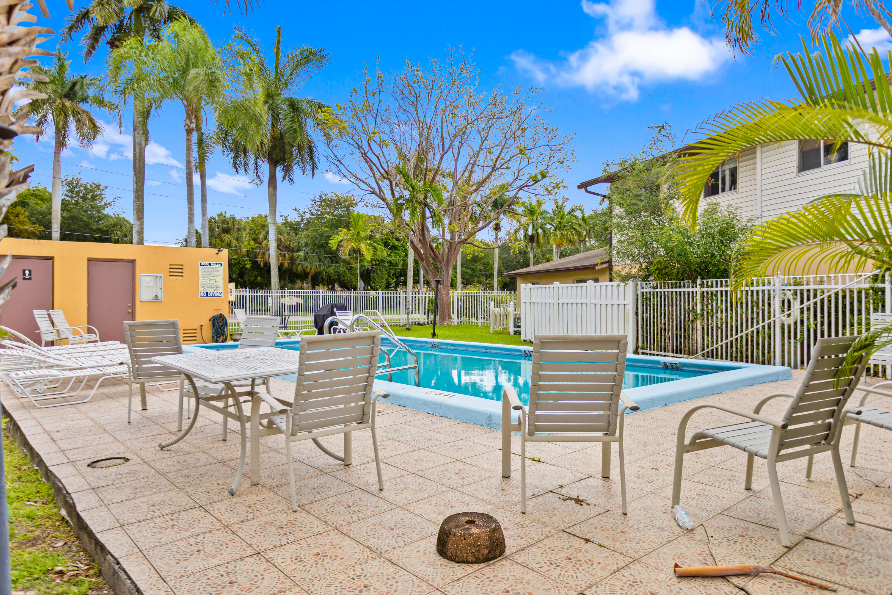 SPRINGTREE ESTATES SEC 1 CONDO - Residential