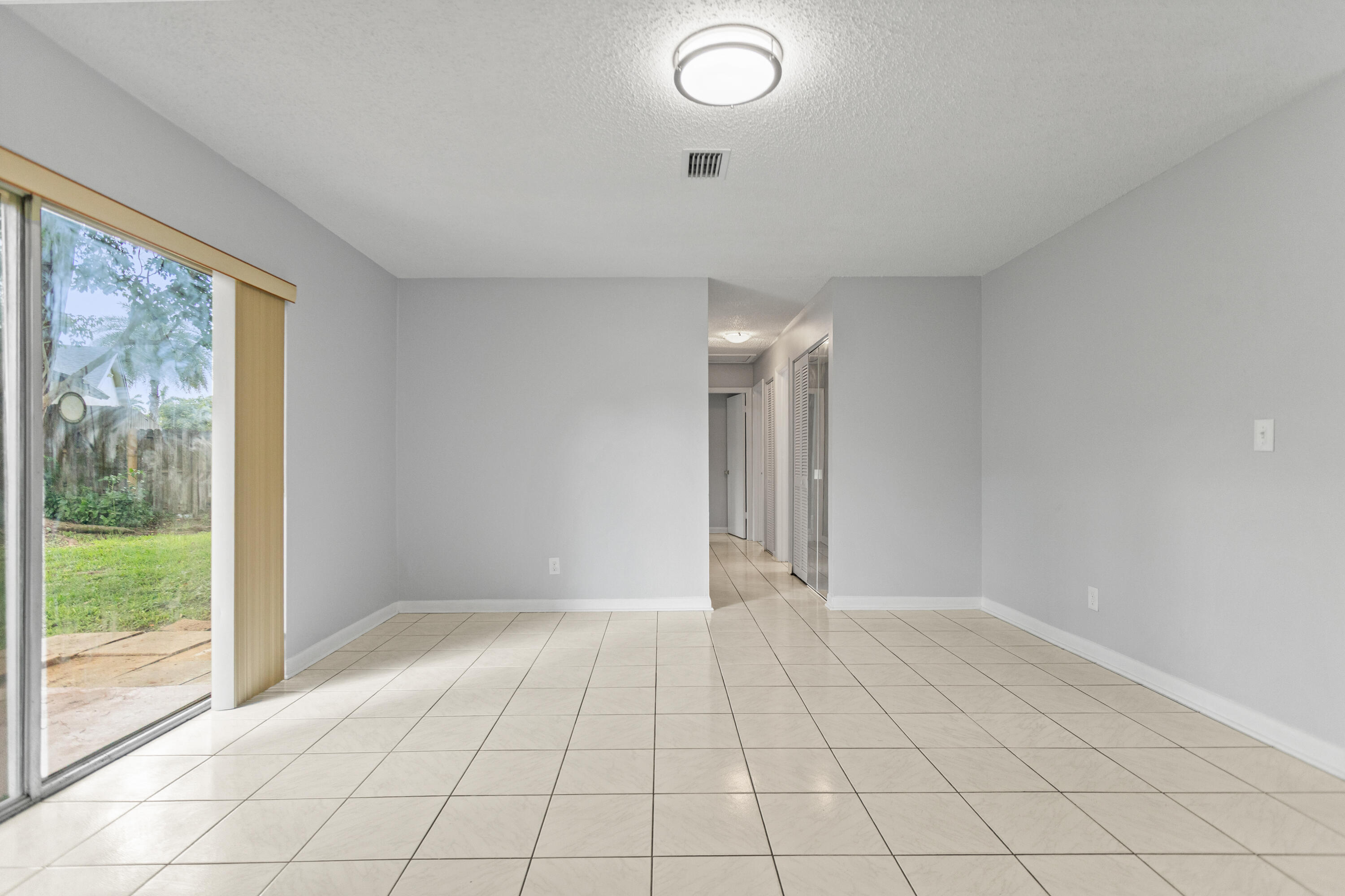 SPRINGTREE ESTATES SEC 1 CONDO - Residential