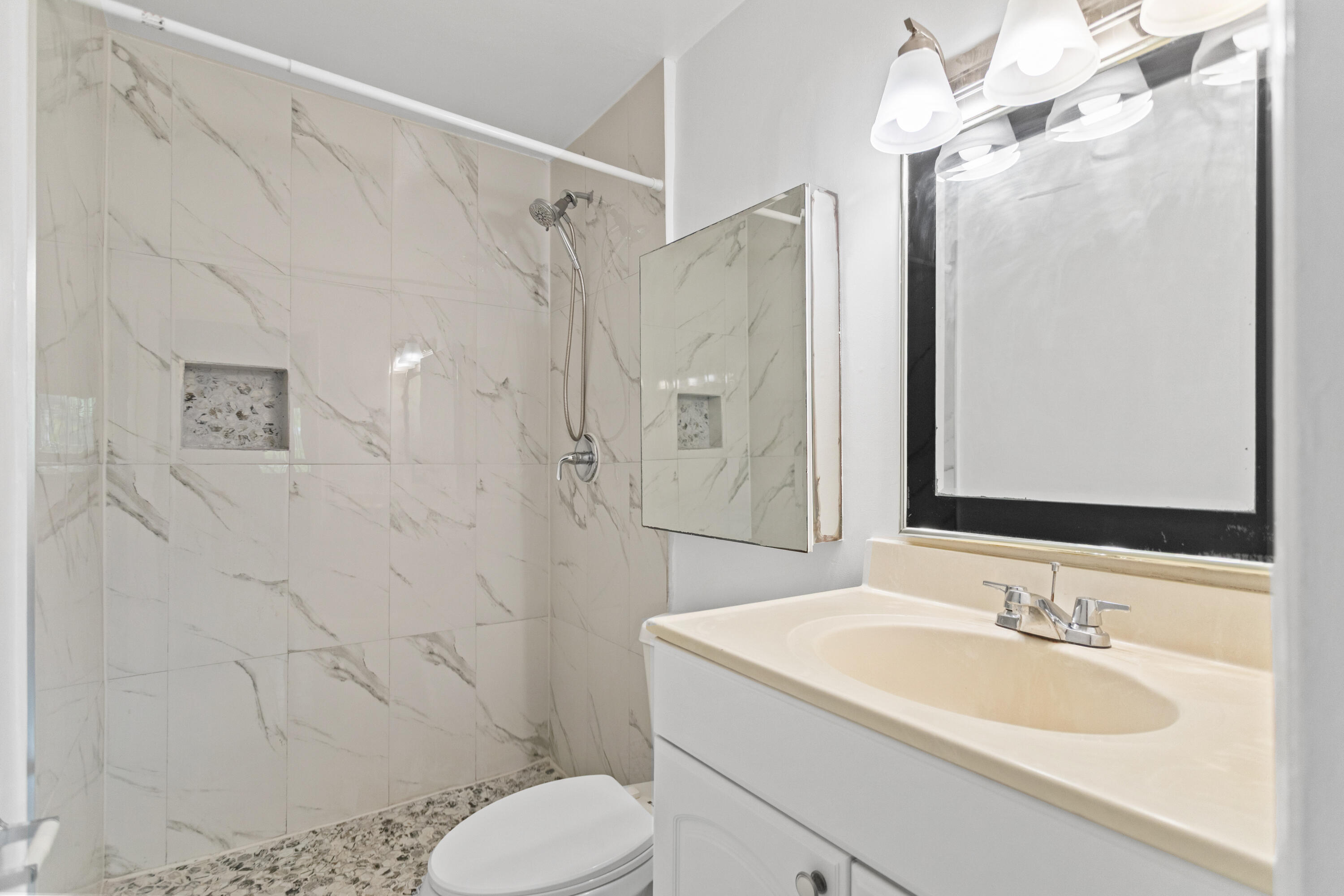 SPRINGTREE ESTATES SEC 1 CONDO - Residential