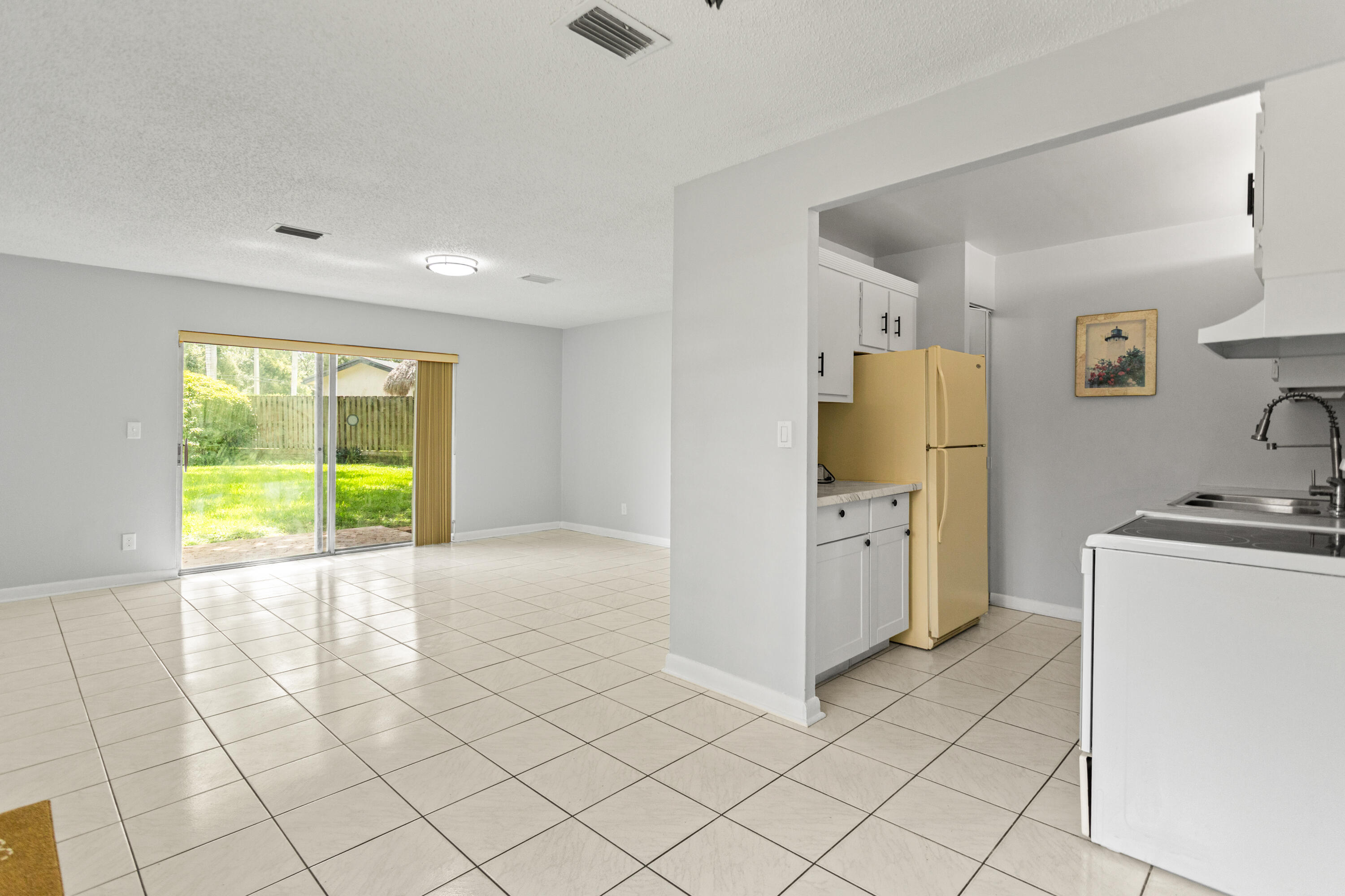 SPRINGTREE ESTATES SEC 1 CONDO - Residential