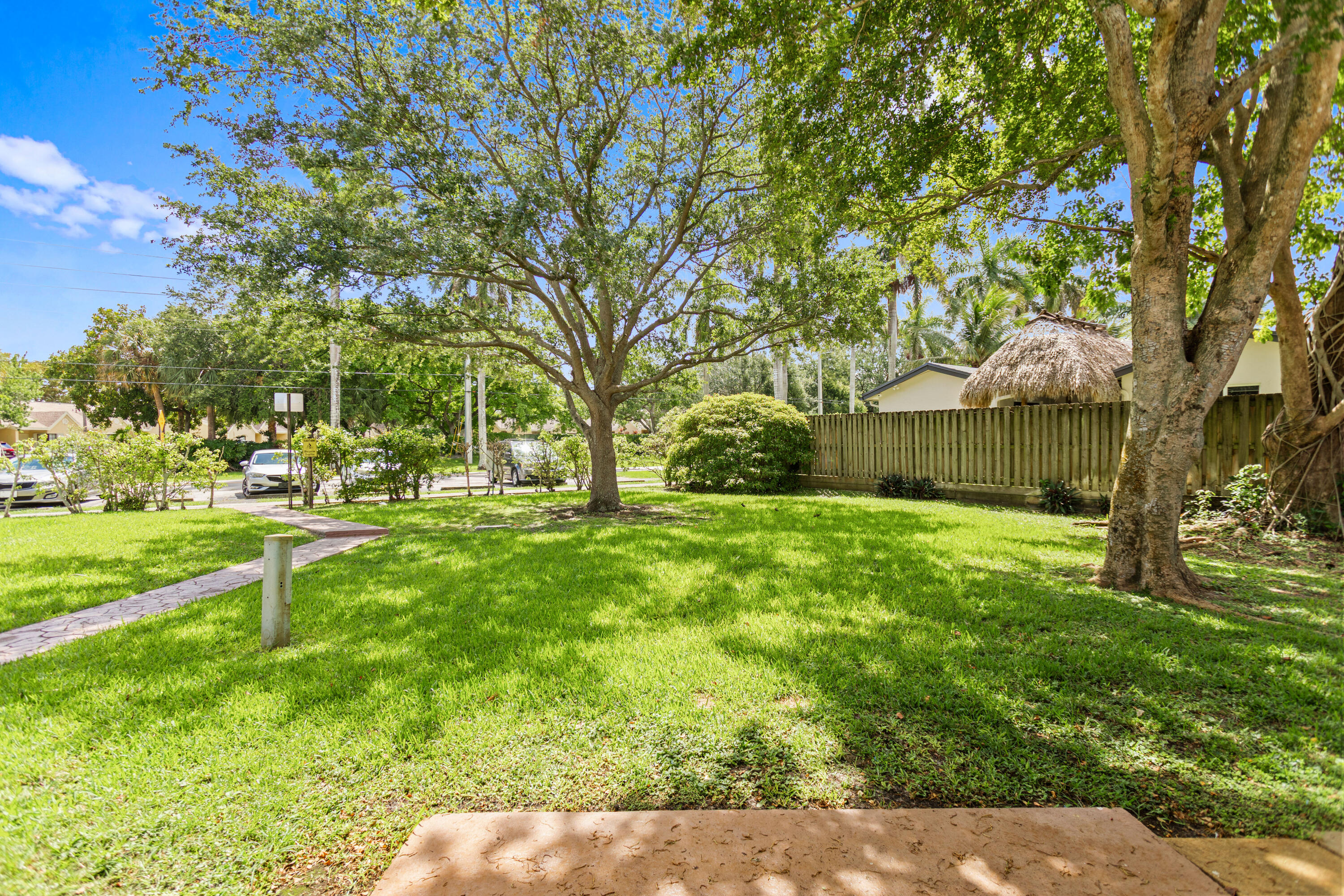 SPRINGTREE ESTATES SEC 1 CONDO - Residential